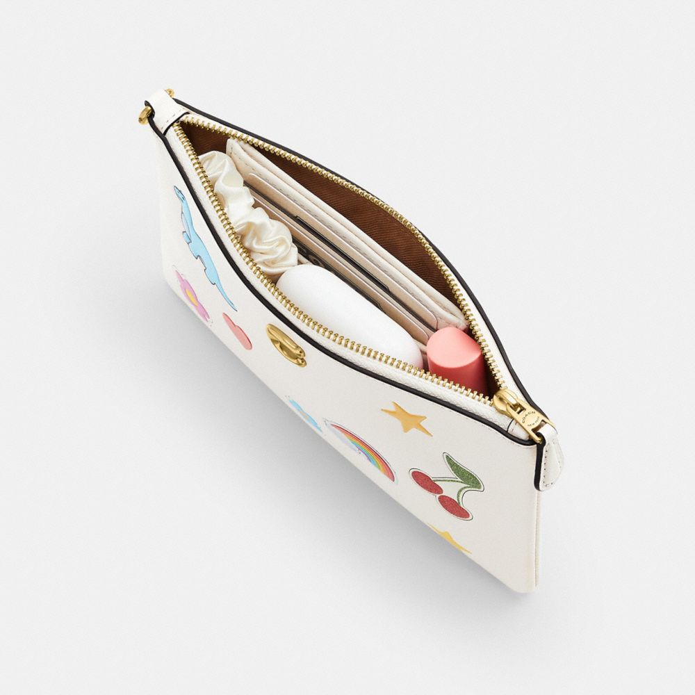 【線上限定】ESSENTIAL 小型貼紙印花手拿包