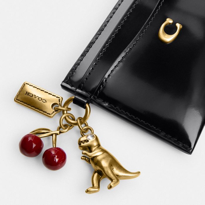 ESSENTIAL 掛件裝飾 亮澤皮革卡夾