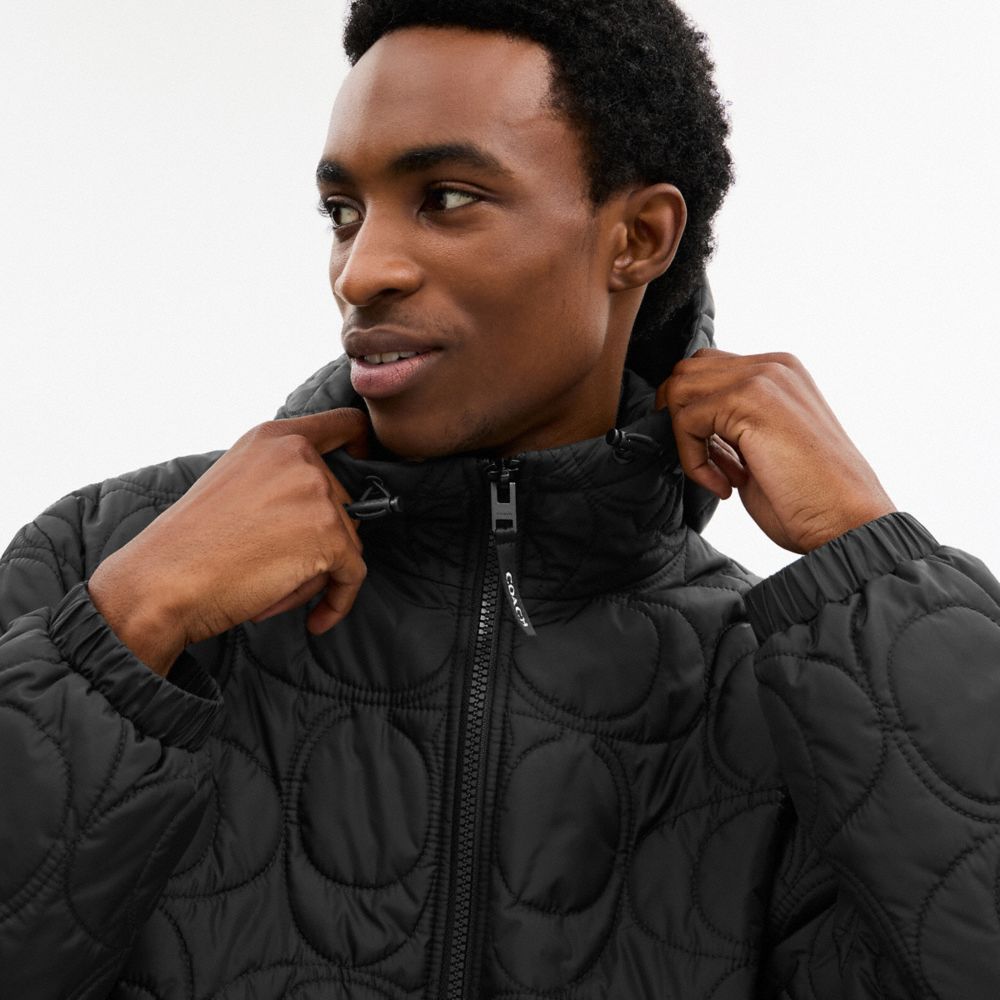 QUILTED SIGNATURE PUFFER JACKET IN RECYCLED POLYESTER