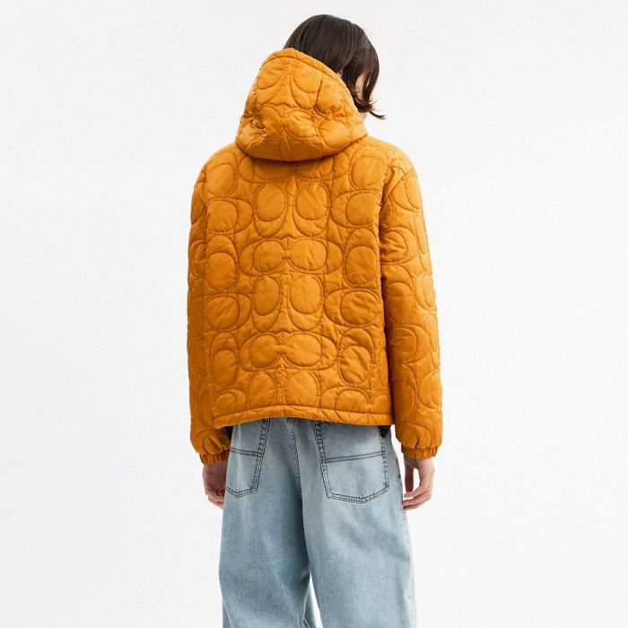 QUILTED SIGNATURE PUFFER JACKET IN RECYCLED POLYESTER