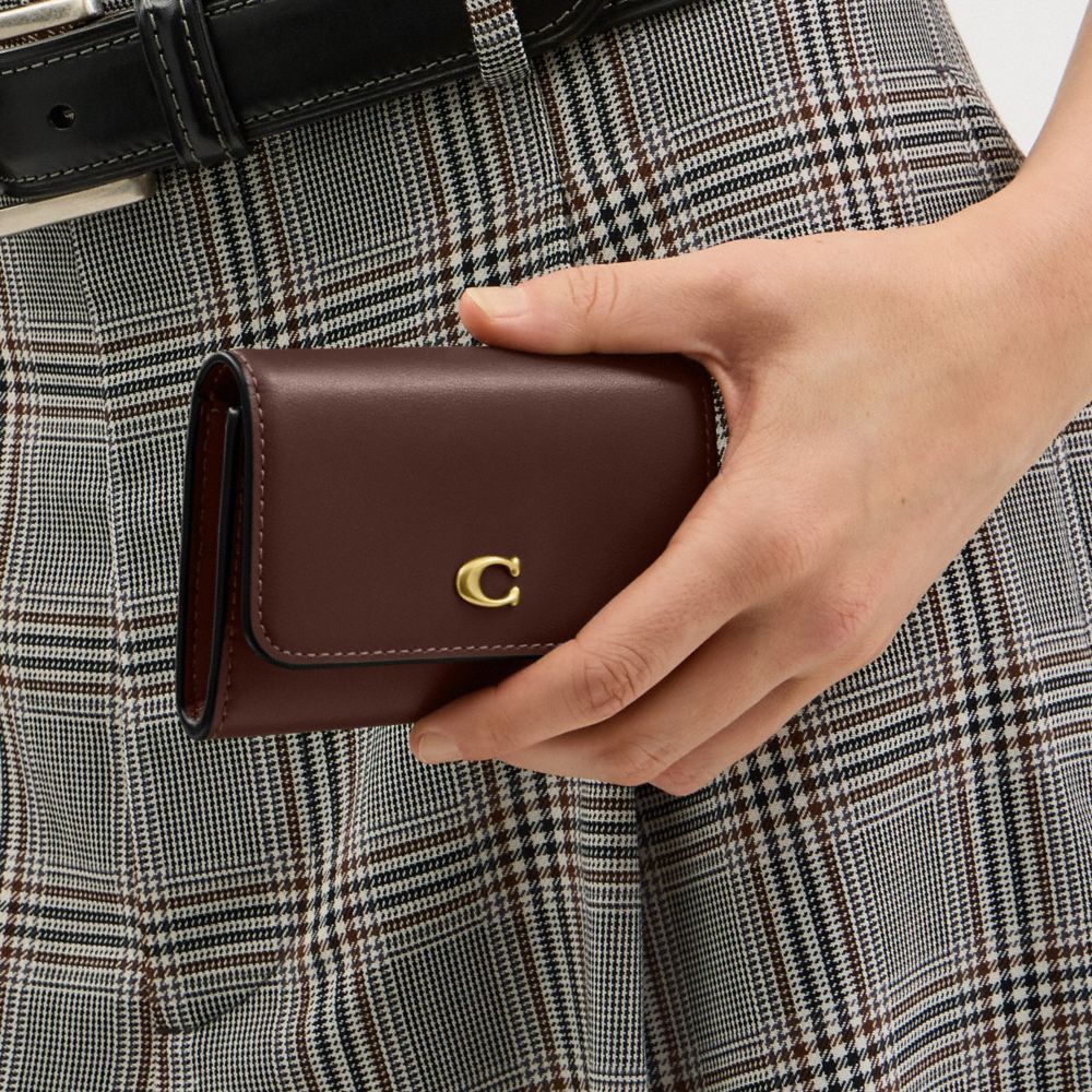 ESSENTIAL FLAP CARD CASE