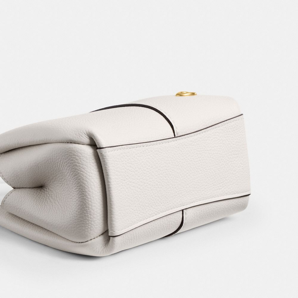 LANA SHOULDER BAG 19