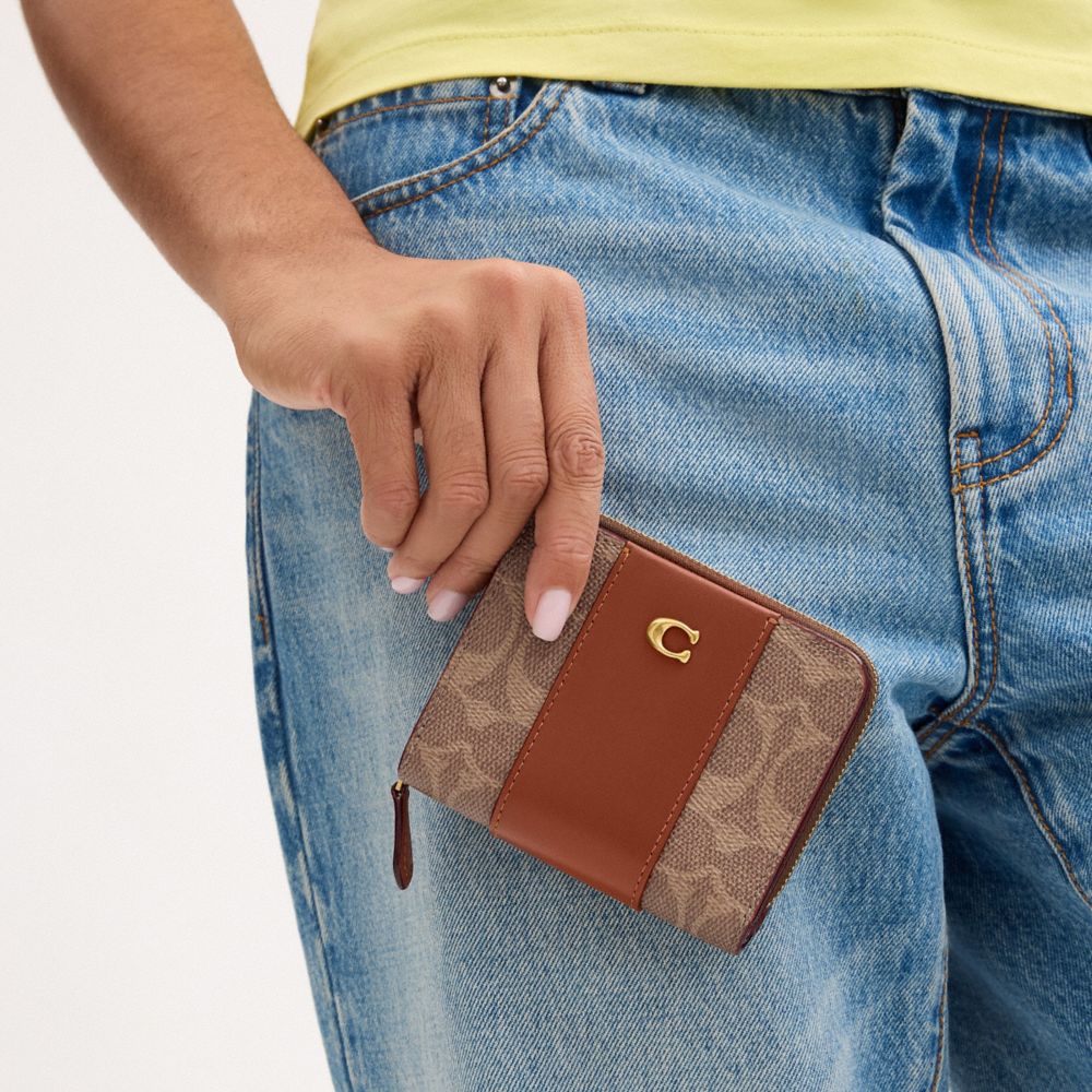 BILLFOLD WALLET IN COLORBLOCK SIGNATURE CANVAS