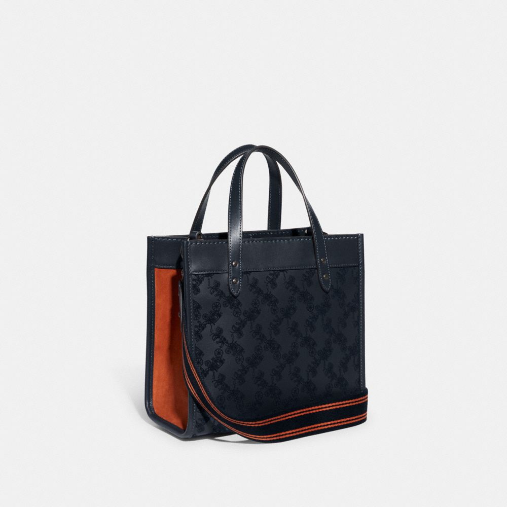 FIELD TOTE 22 WITH HORSE AND CARRIAGE
