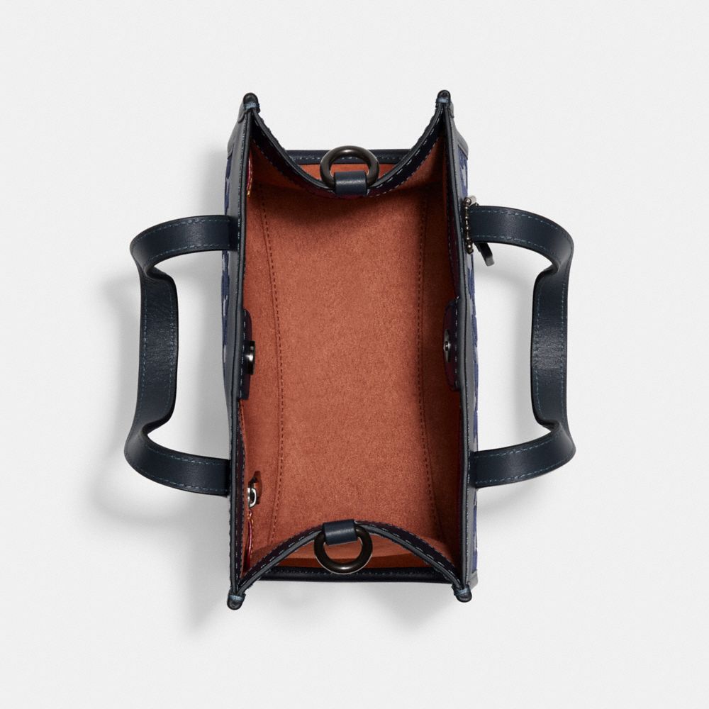 FIELD TOTE 22 WITH HORSE AND CARRIAGE