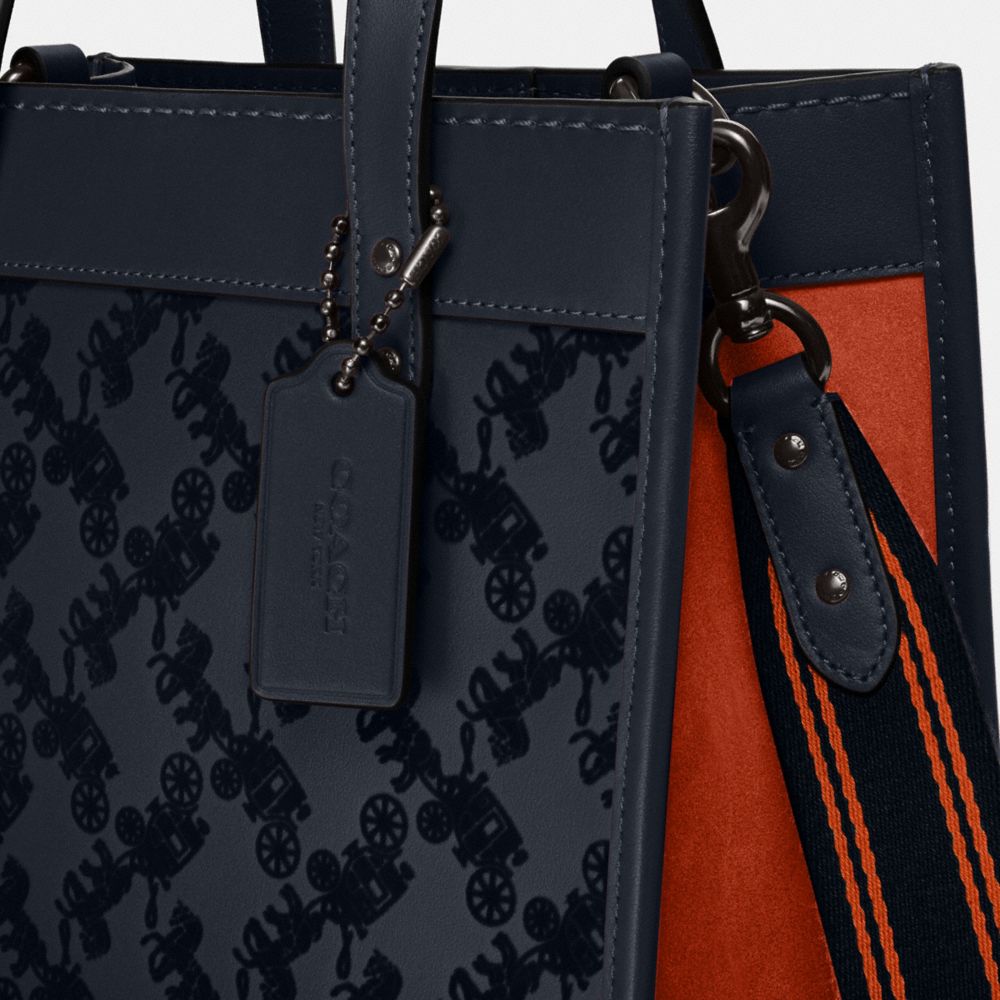 FIELD TOTE 22 WITH HORSE AND CARRIAGE