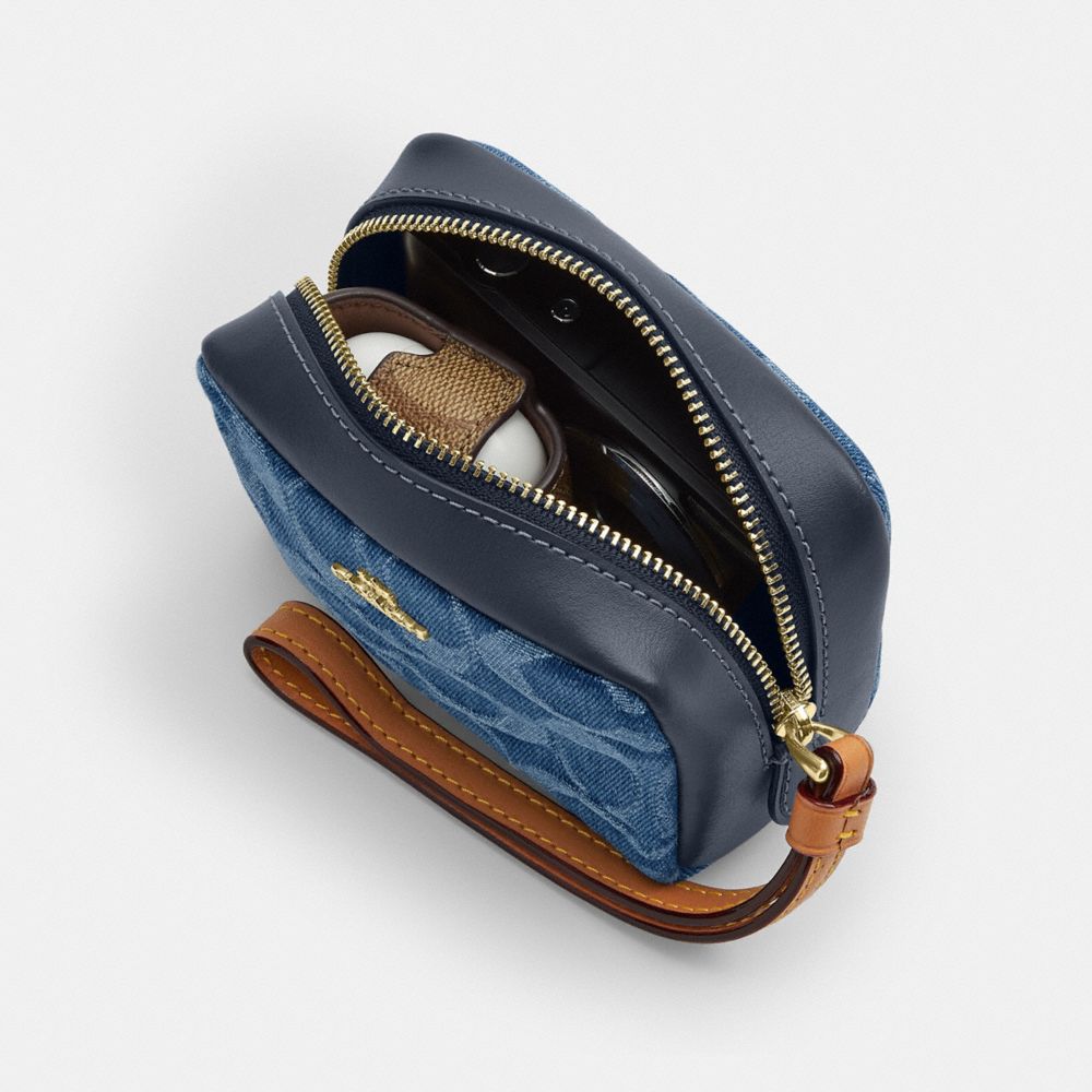 POUCH WRISTLET IN SIGNATURE DENIM