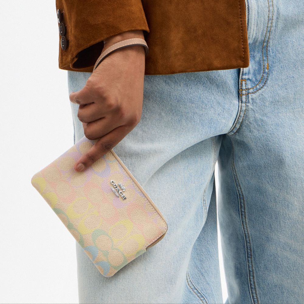 CORNER ZIP WRISTLET IN RAINBOW SIGNATURE CANVAS