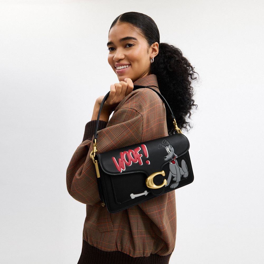 TABBY DISNEY X COACH 布魯托圖案 26 手袋