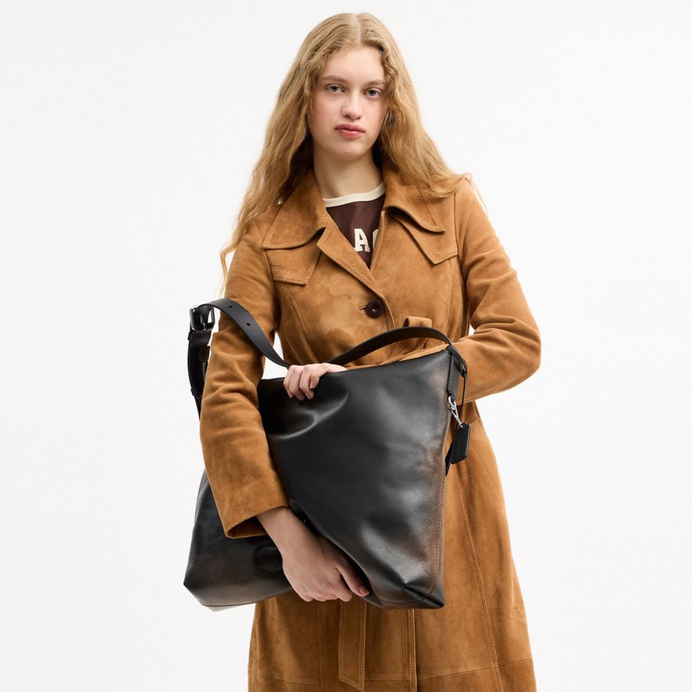 MOTT MESSENGER BAG IN LOVED LEATHER