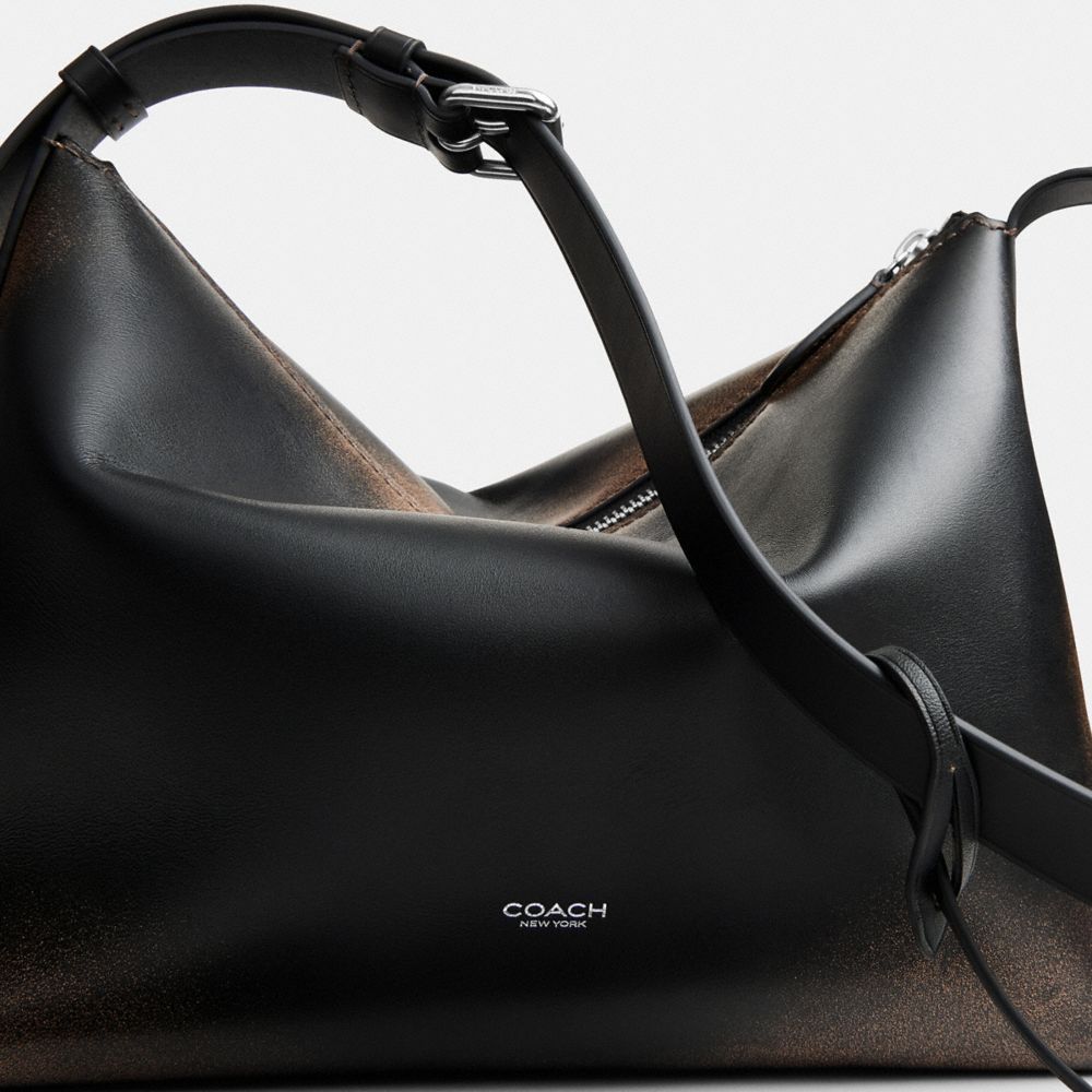 MOTT MESSENGER BAG 33 IN LOVED LEATHER