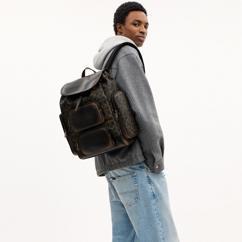 FINN BACKPACK IN LOVED SIGNATURE CANVAS