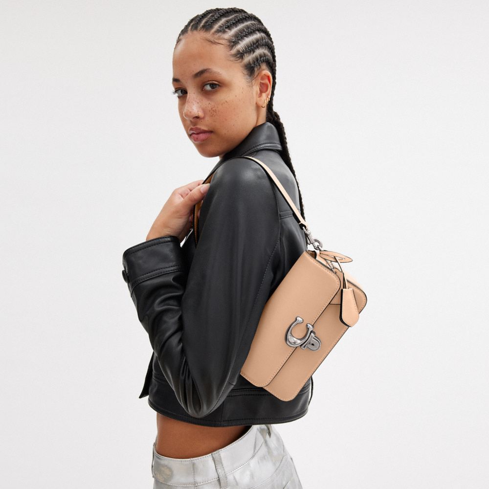 STUDIO BAGUETTE 手袋