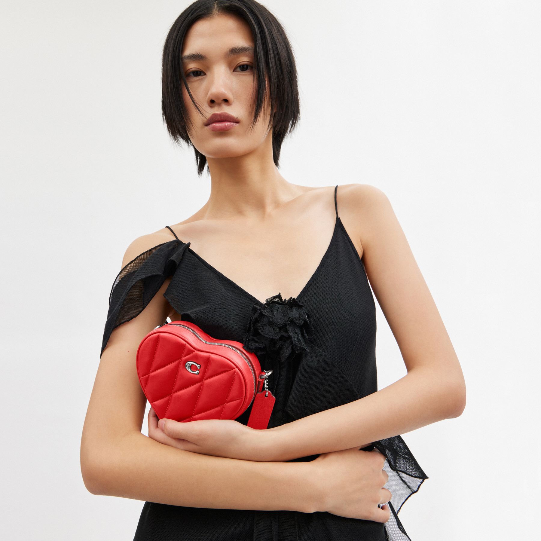 HEART 14 豐盈絎縫斜背手袋| COACH 官方網站Official page