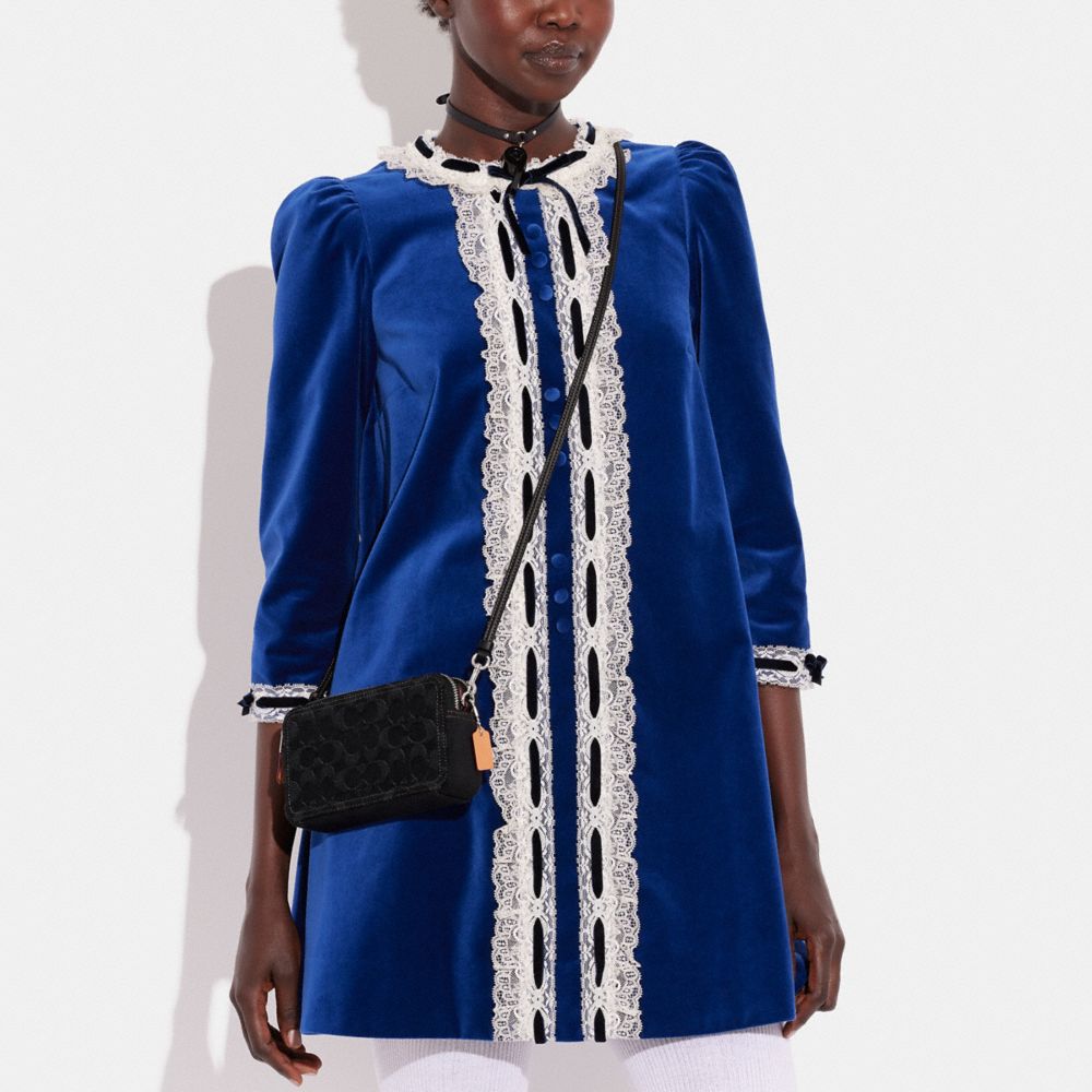 KIRA 經典 SIGNATURE 丹寧斜背手袋