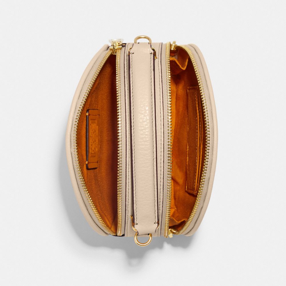 COACH X PEANUTS CANTEEN CROSSBODY WITH SNOOPY CUDDLE MOTIF