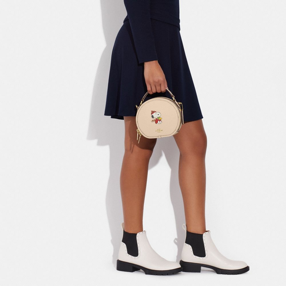 COACH X PEANUTS CANTEEN CROSSBODY WITH SNOOPY CUDDLE MOTIF