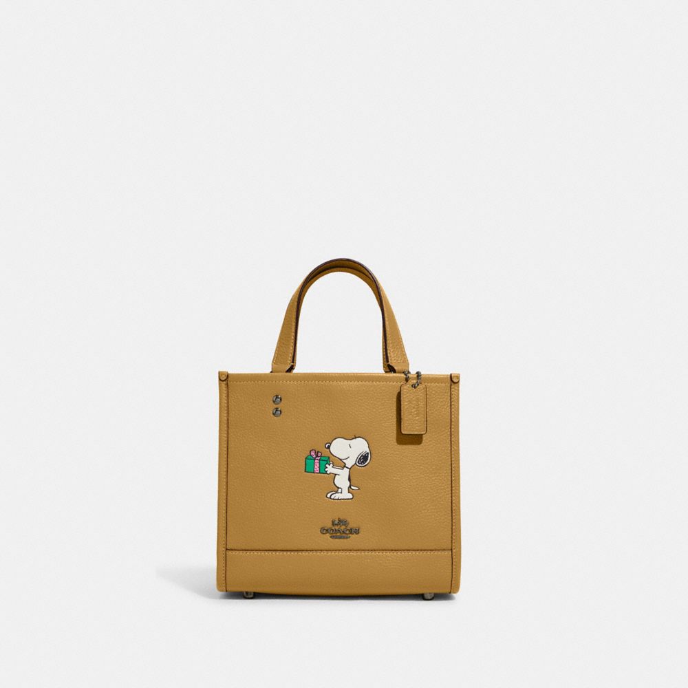 COACH X PEANUTS DEMPSEY TOTE 22 WITH SNOOPY PRESENT MOTIF