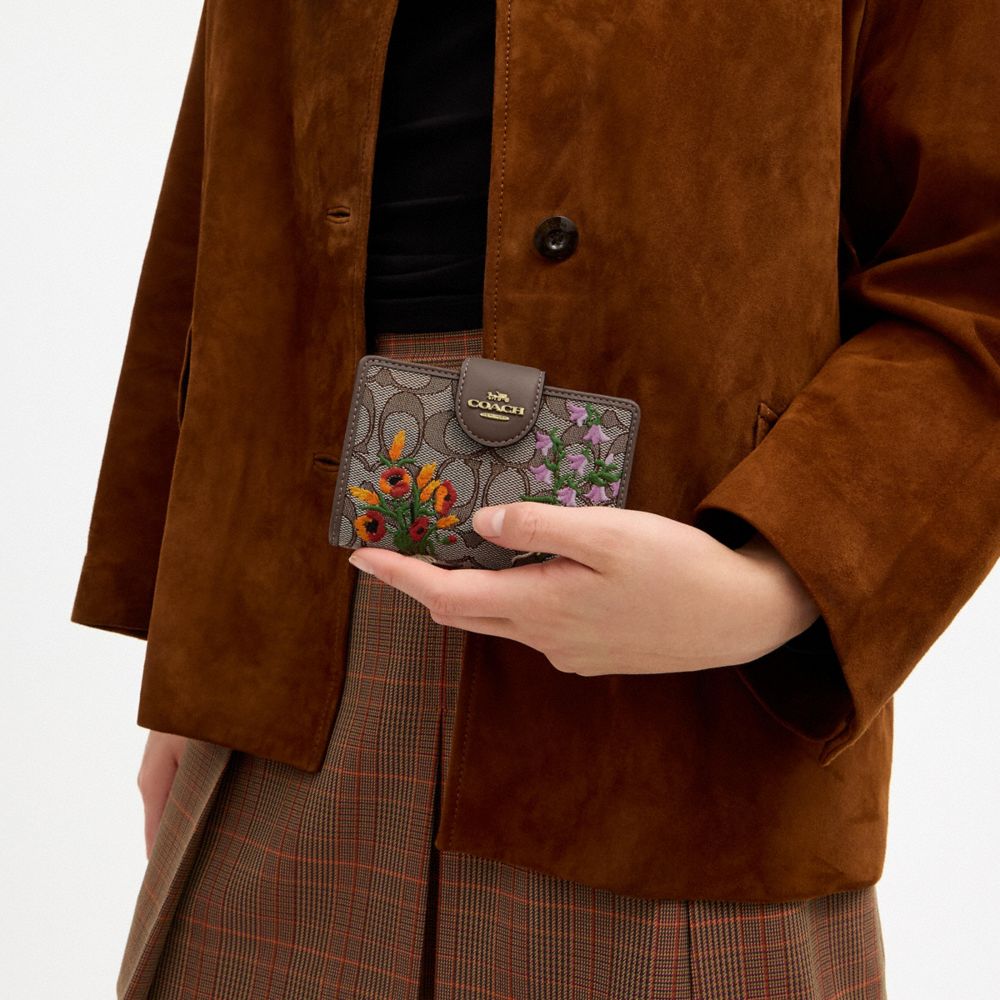MEDIUM CORNER ZIP WALLET IN SIGNATURE JACQUARD WITH FLORAL EMBROIDERY