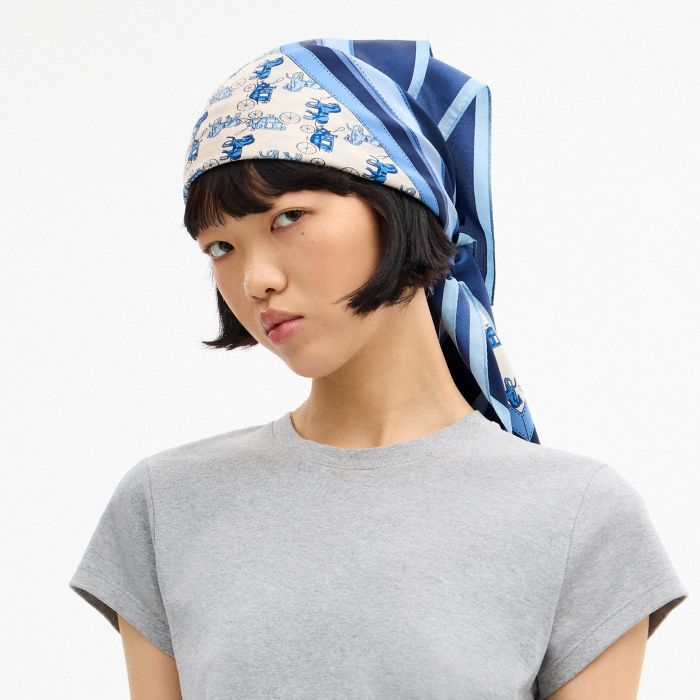 馬車圖案肩帶印花桑蠶絲方形圍巾