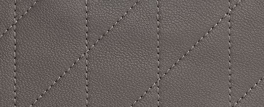 CORNER ZIP WRISTLET WITH QUILTING