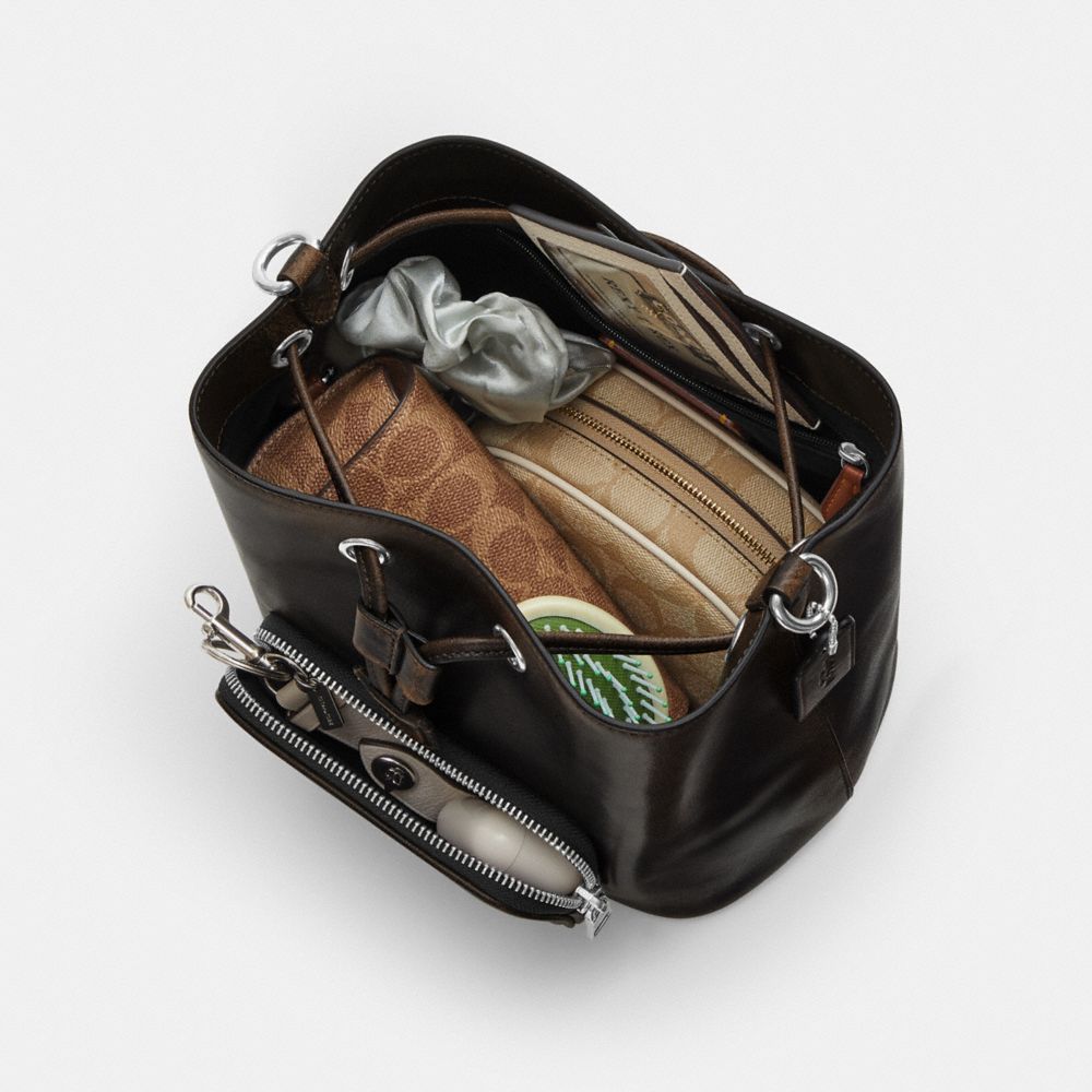 ROWAN BUCKET BAG WITH POCKET IN LOVED LEATHER