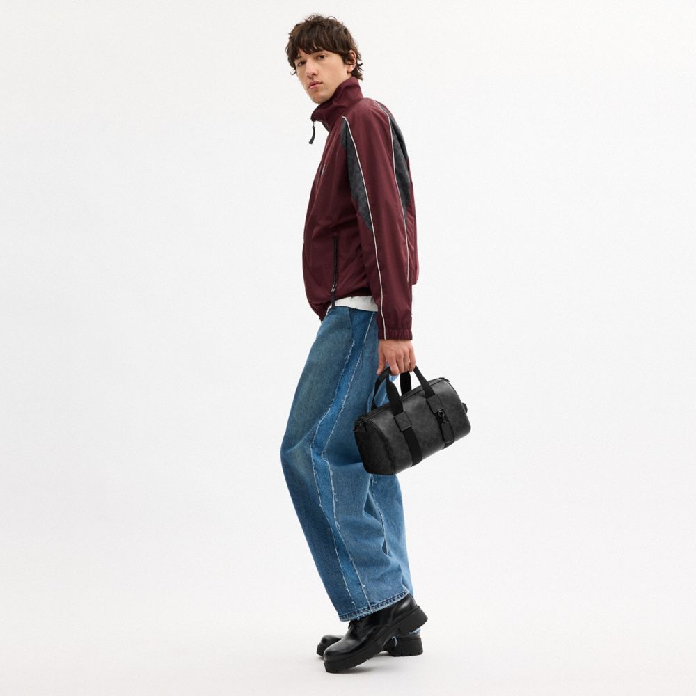 EXPLORER DUFFLE BAG 28 IN SIGNATURE CANVAS