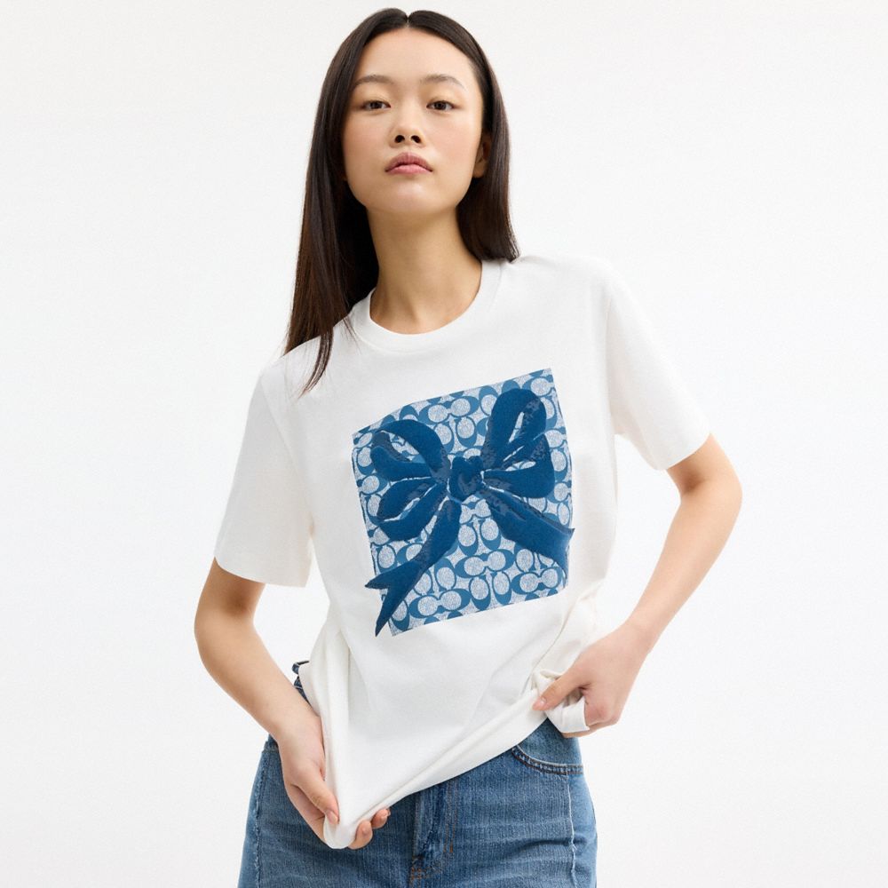SIGNATURE SQUARE BOW CLASSIC T-SHIRT IN ORGANIC COTTON