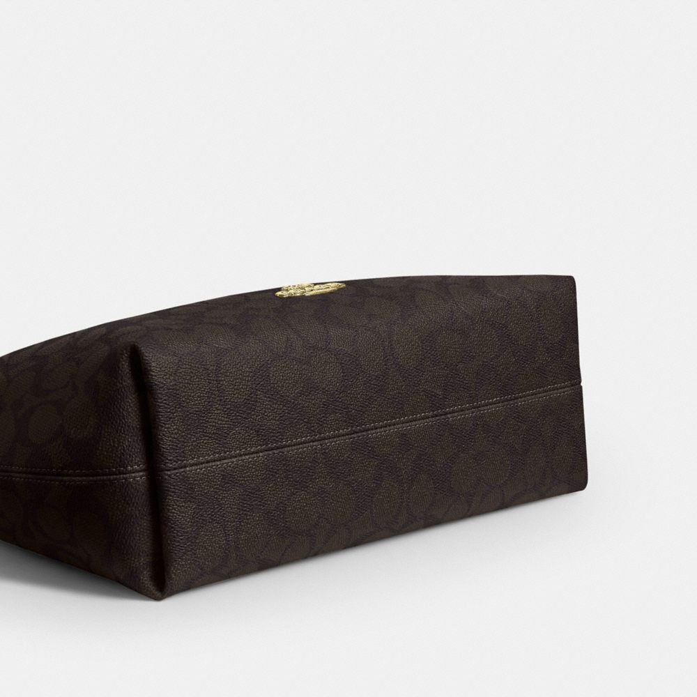 LAUREL SHOULDER BAG IN SIGNATURE CANVAS