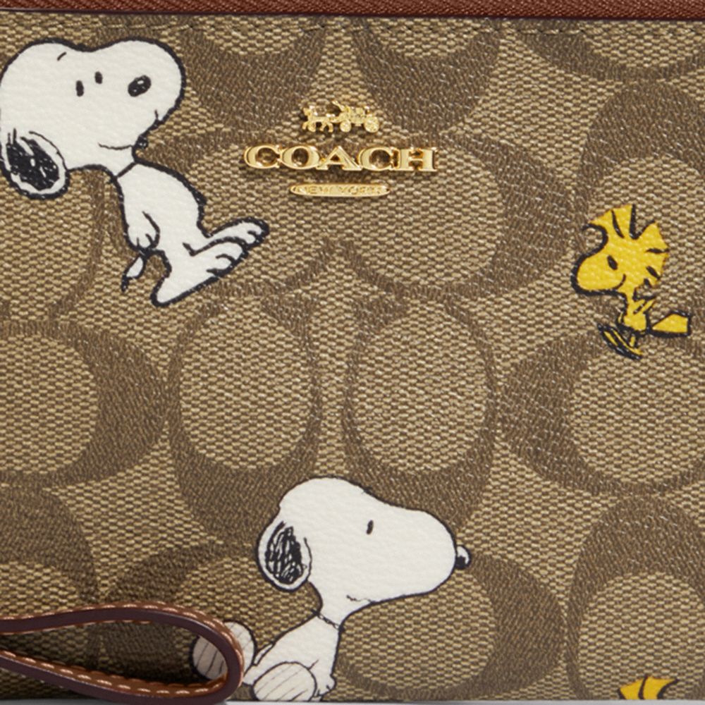 COACH X PEANUTS CORNER ZIP WRISTLET IN SIGNATURE CANVAS WITH SNOOPY WOODSTOCK PRINT