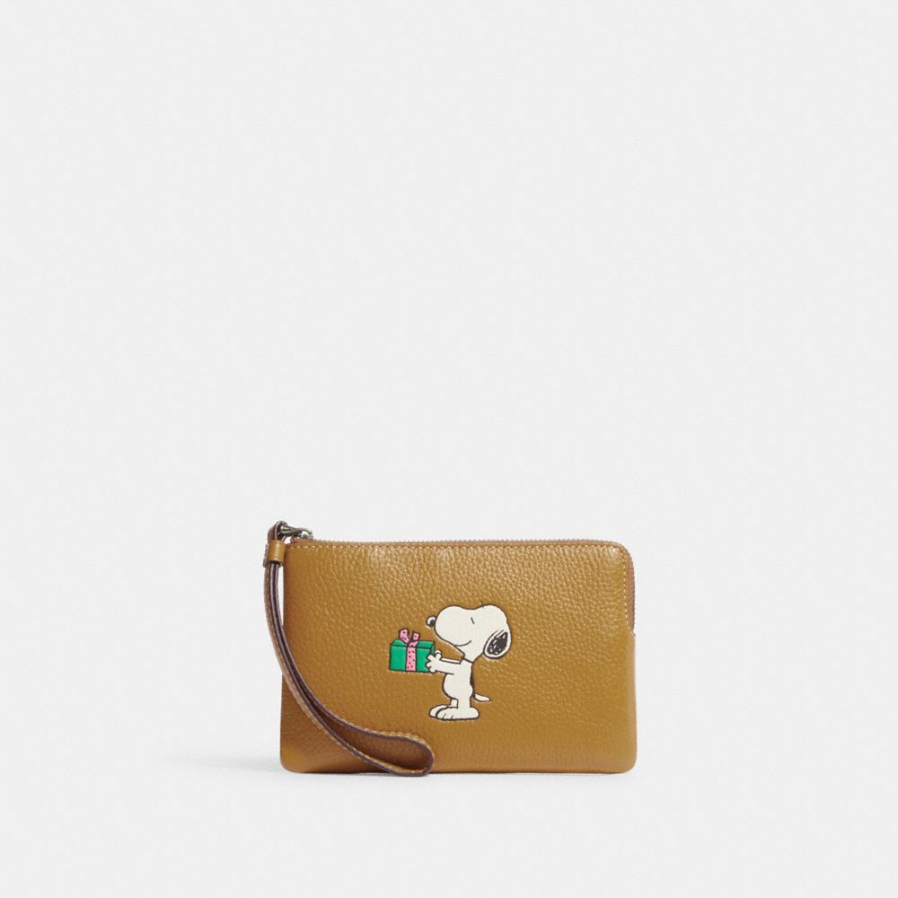 COACH Cf215 - COACH X PEANUTS CORNER ZIP WRISTLET WITH SNOOPY PRESENT ...