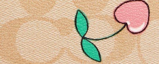 CORNER ZIP WRISTLET IN SIGNATURE CANVAS WITH HEART CHERRY PRINT