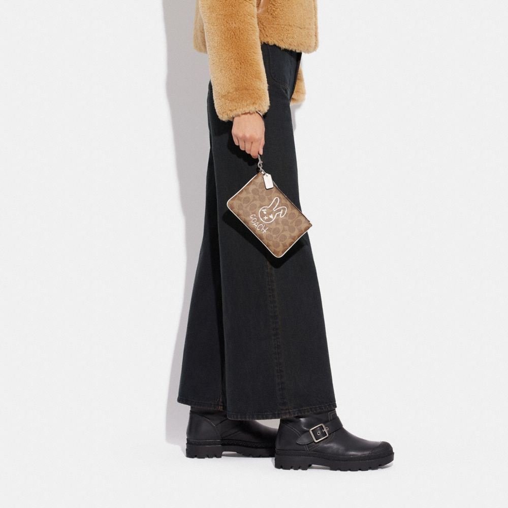 LNY新年撞色經典 SIGNATURE 帆布兔子圖案小型手腕包