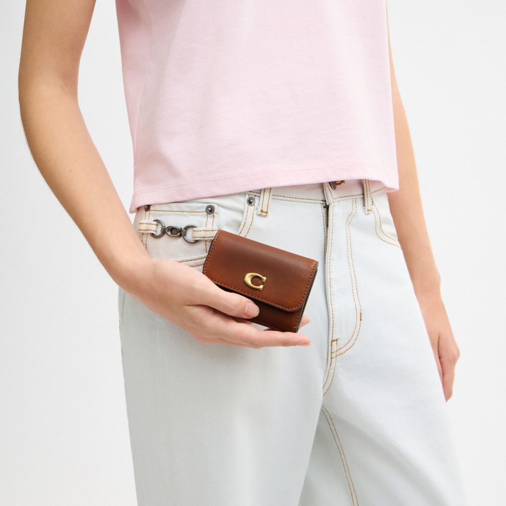 ESSENTIAL CARD HOLDER WALLET IN LOVED LEATHER