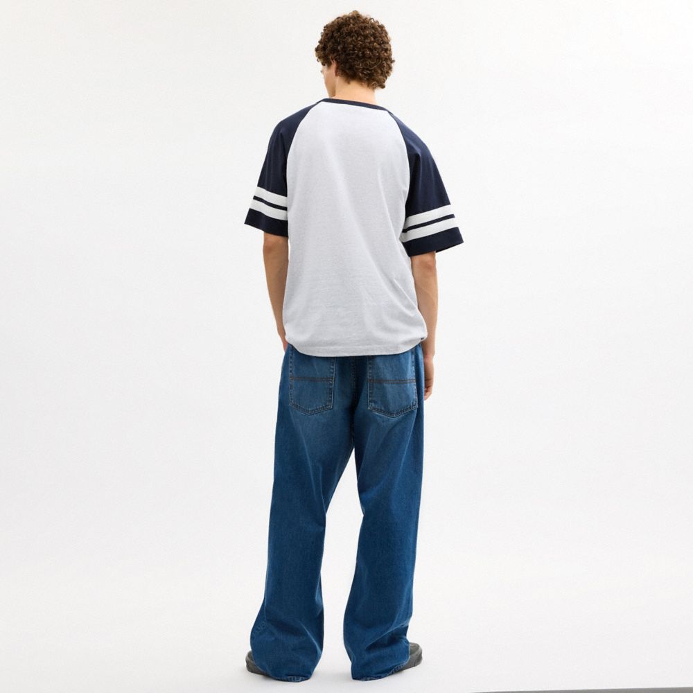 SPORTY SCRIPT RAGLAN CREWNECK T-SHIRT IN ORGANIC COTTON