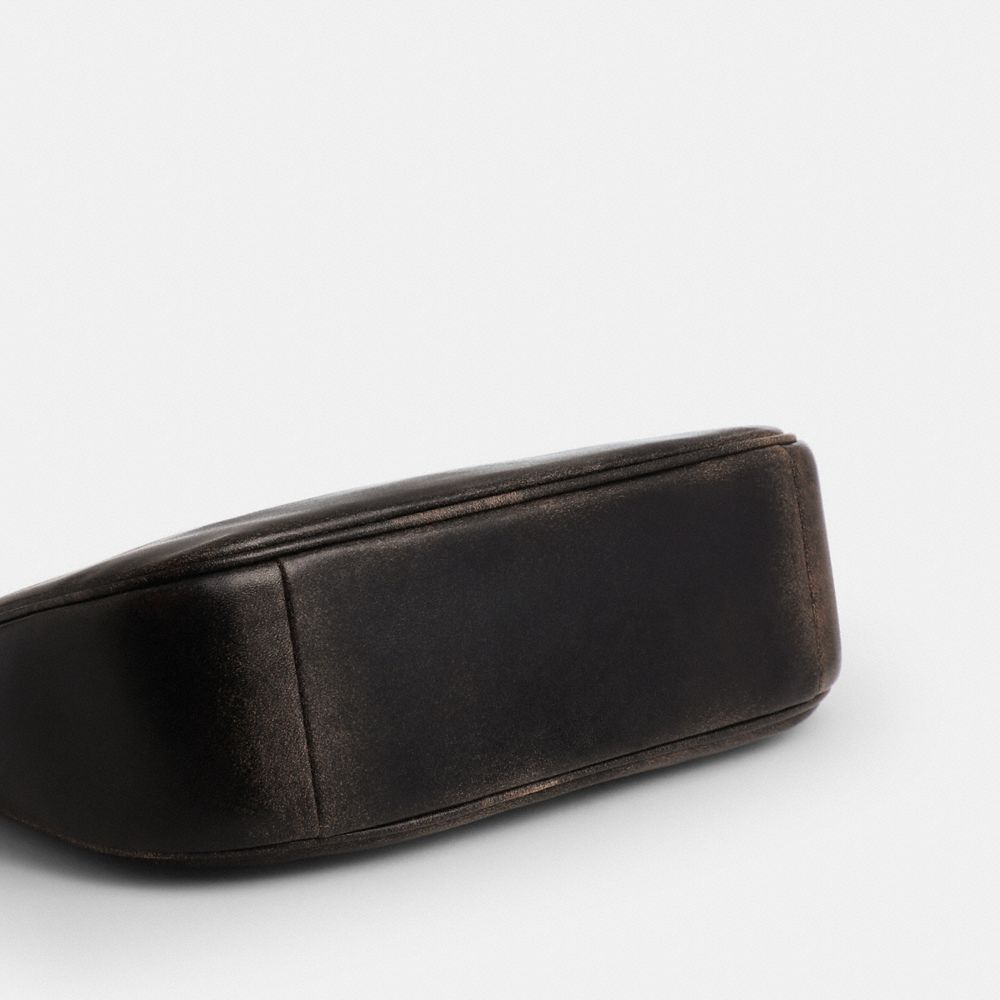 TERI SHOULDER BAG IN LOVED LEATHER