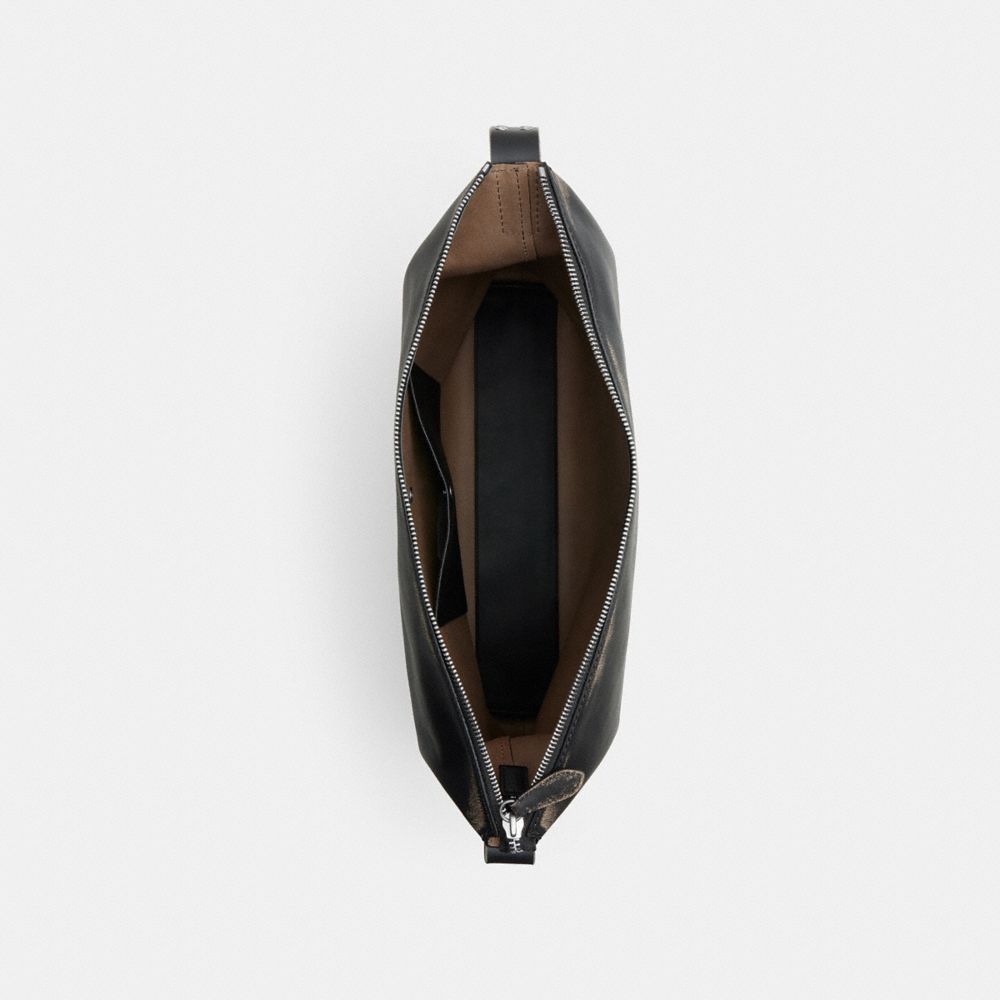 MOTT MESSENGER BAG IN LOVED LEATHER WITH STUDS