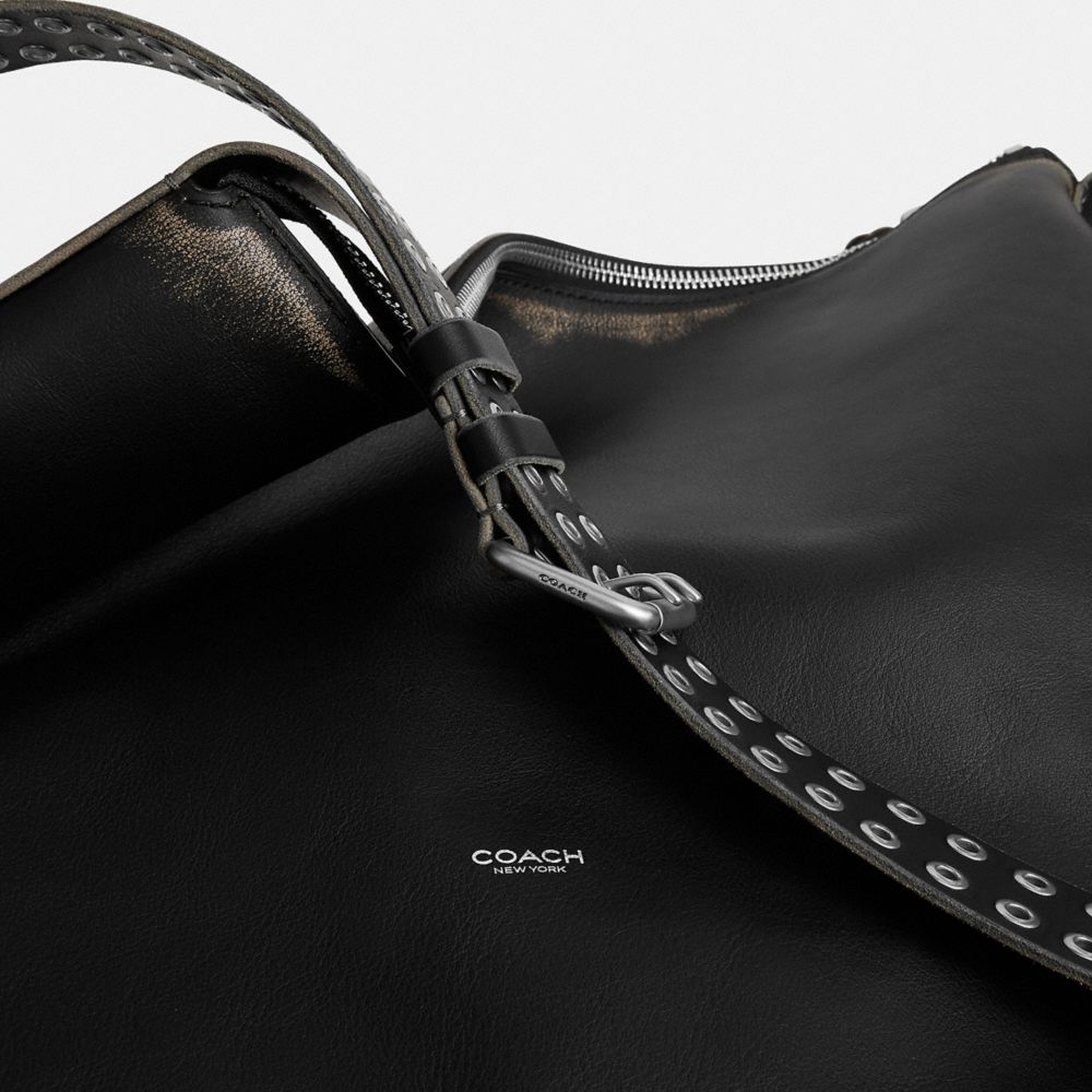 MOTT MESSENGER BAG IN LOVED LEATHER WITH STUDS