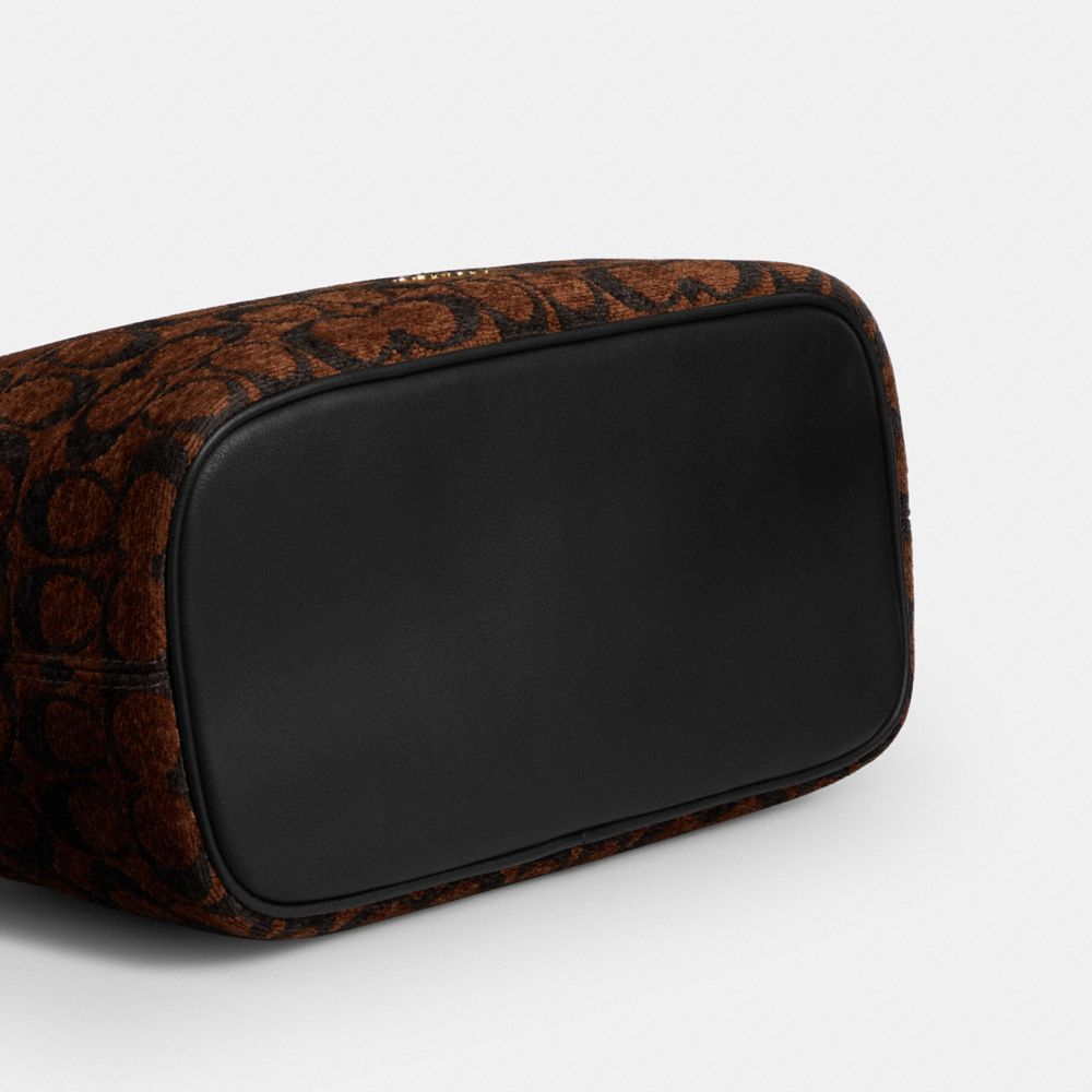 ELISE SHOULDER BAG IN SIGNATURE CHENILLE