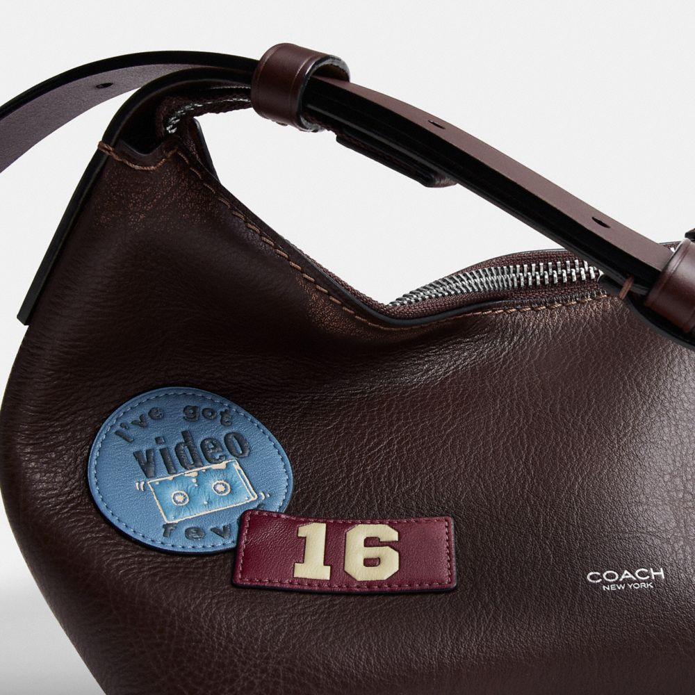 MOTT SLING BAG 22 IN LOVED LEATHER WITH STICKERS