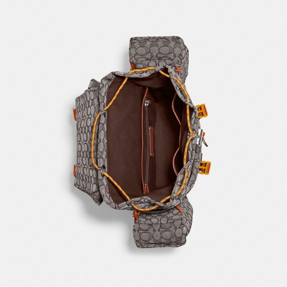 UTILITY 經典 SIGNATURE 緹花面料後背包