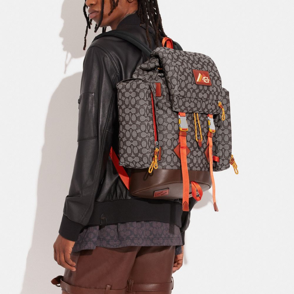 UTILITY 經典 SIGNATURE 緹花面料後背包