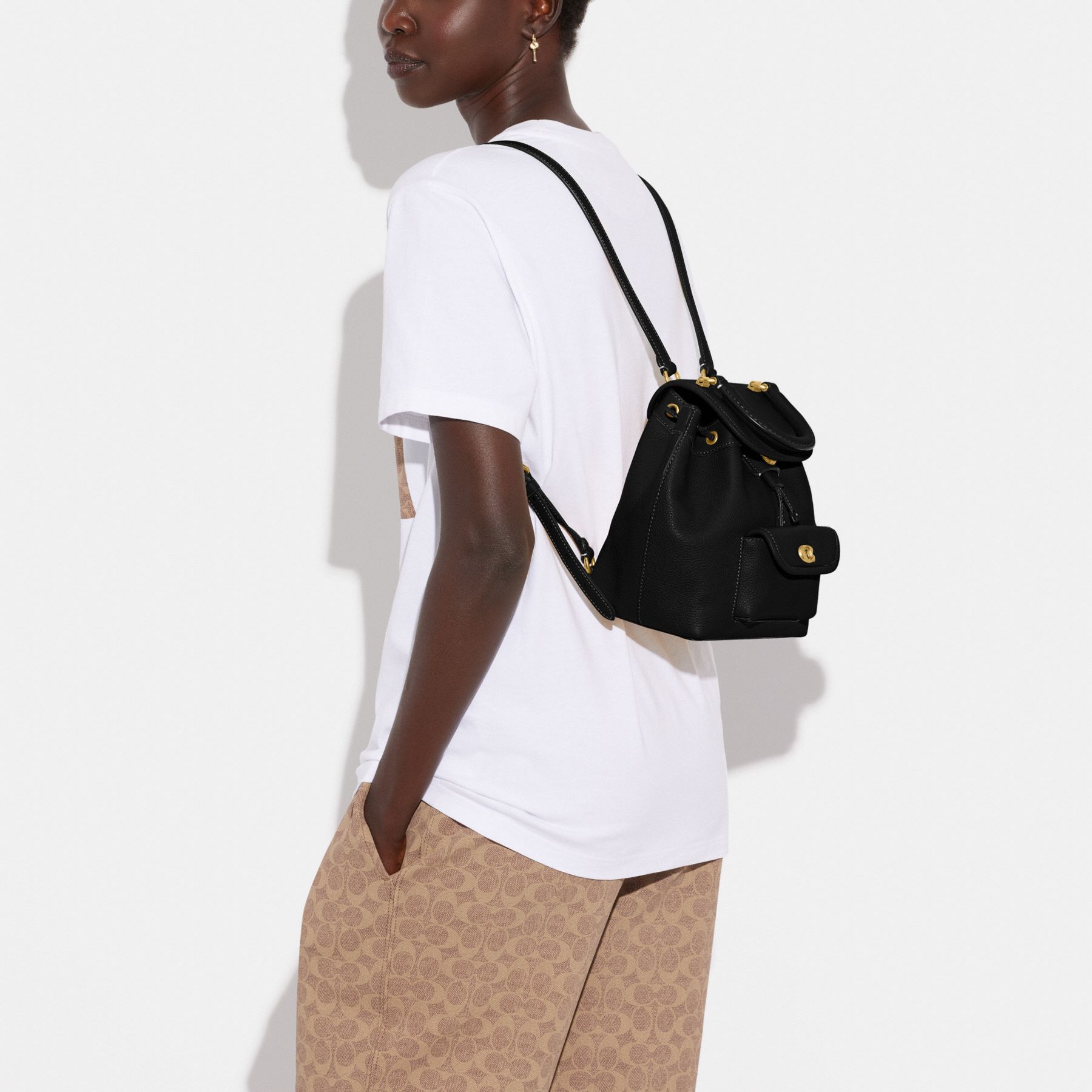 RIYA 21 後背包| COACH 官方網站Official page