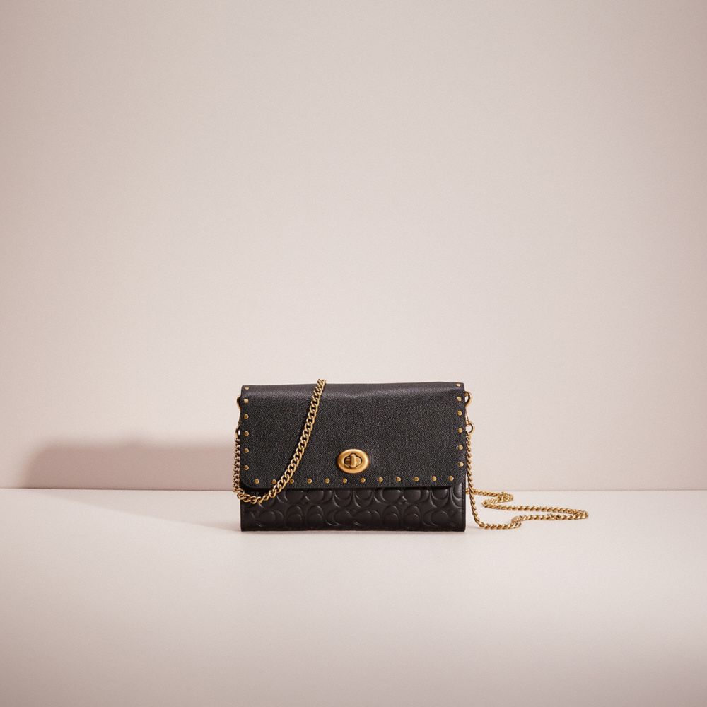 CI828 - Restored Marlow Turnlock Chain Crossbody In Signature Leather With Rivets Brass/Black