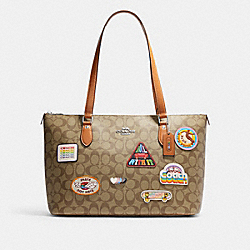 COACH CJ603 Gallery Tote In Signature Canvas With Patches SILVER/KHAKI MULTI