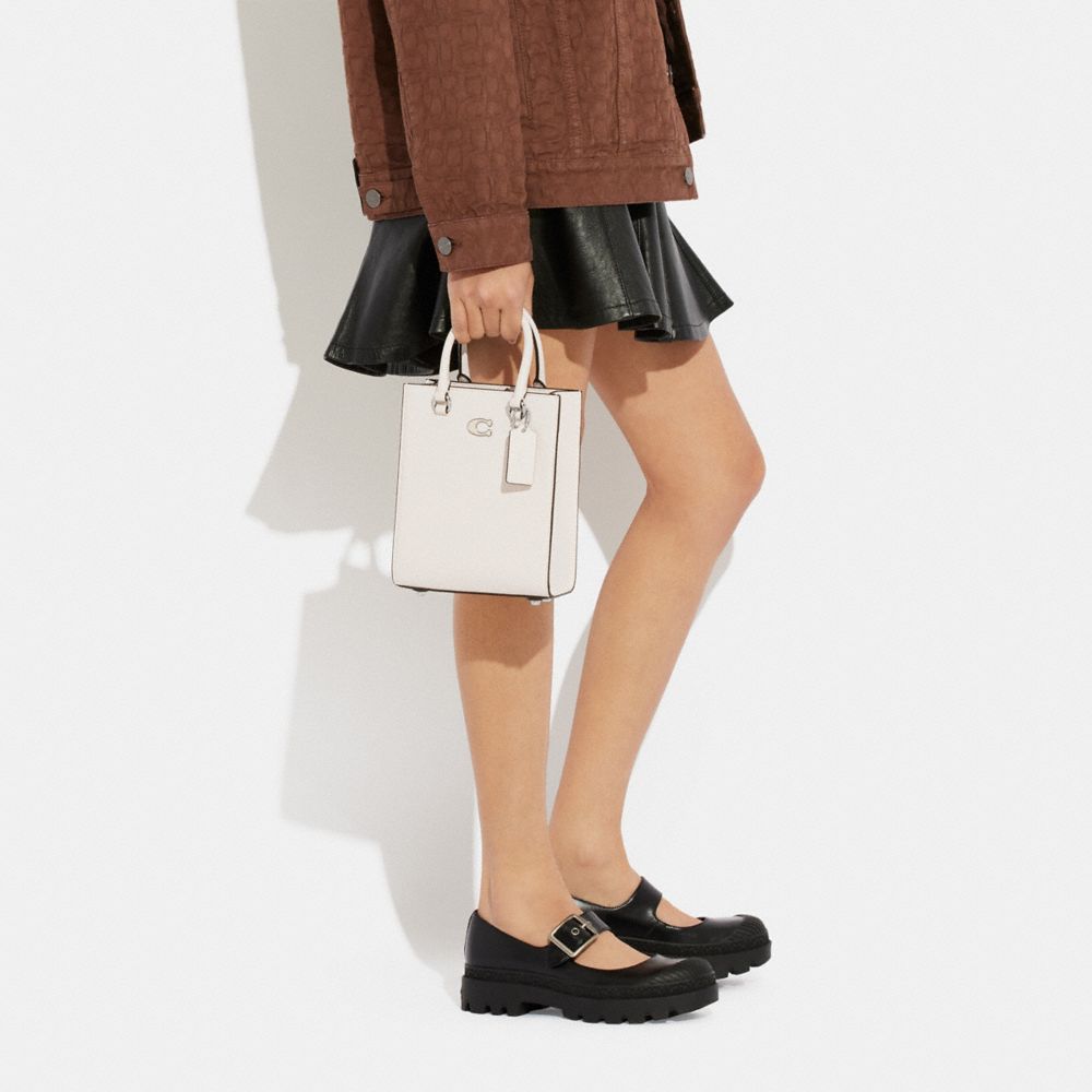 TOTE 16 經典 SIGNATURE 帆布襯裡托特手袋