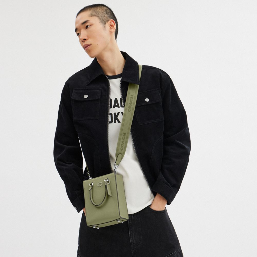 TOTE 16 經典 SIGNATURE 帆布襯裡托特手袋