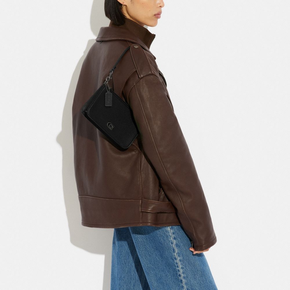 COACH　ショルダーバッグ POUCH BAG WITH SIGNATURE CANVAS INTERIOR