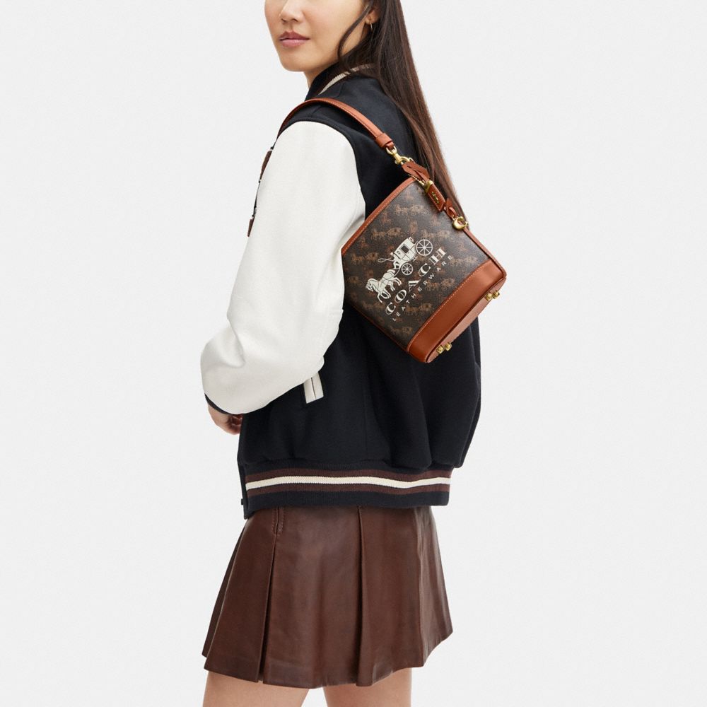 DAKOTA 16 馬車主題圖案水桶包