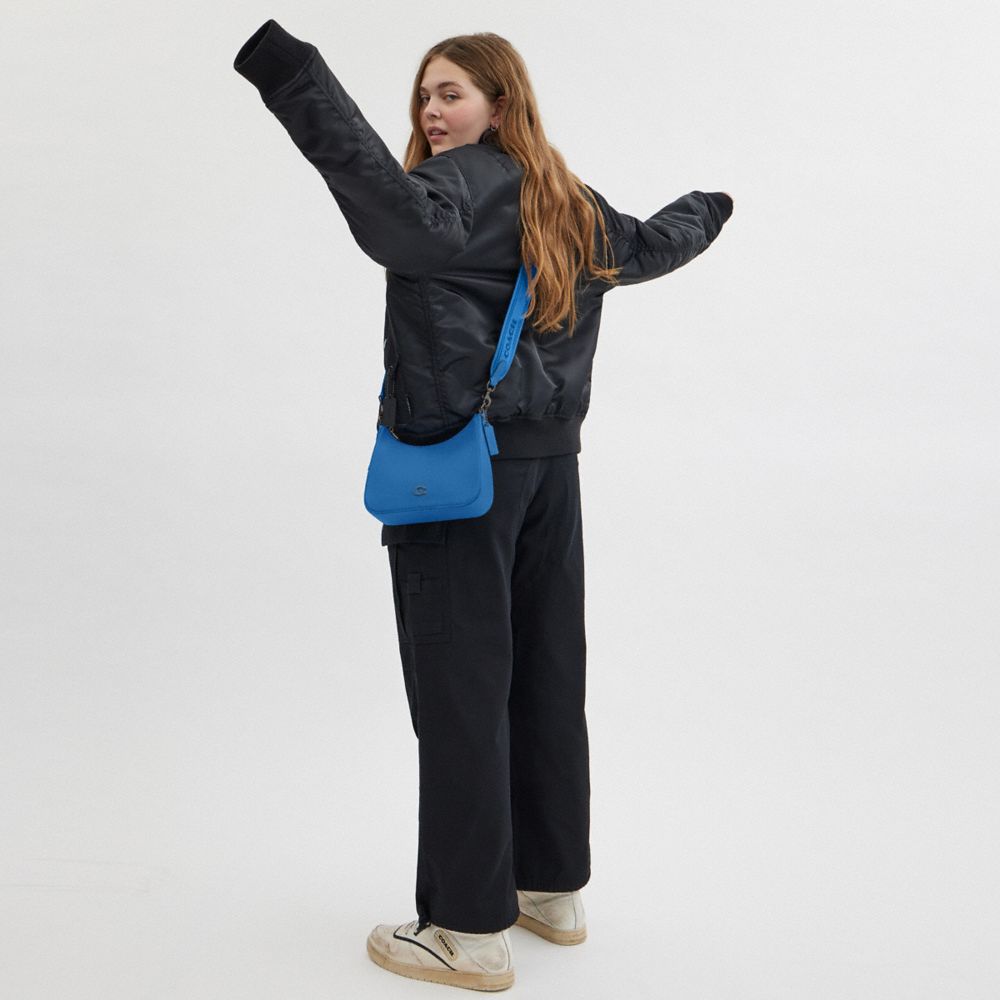 HOBO 經典 SIGNATURE 帆布襯裡斜背手袋